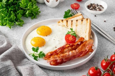 Profesionalni kuvar otkrio kako da pripremite savršenu slaninu: "Tajna nije u ulju, nego u vodi"