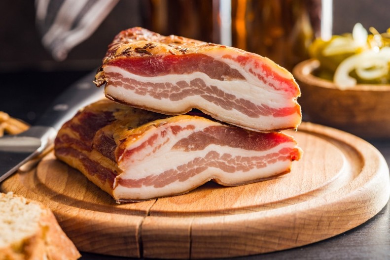 Slanina i šunka pod lupom: Stručnjaci traže upozorenja na pakovanjima slična onima na cigaretama