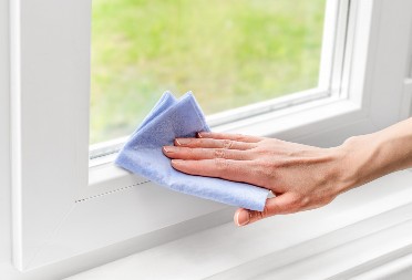 Moja PVC stolarija sija kao nova! Ovim trikom skinem žute fleke i prljavštinu za 5 minuta!