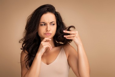 Kosa nikako da vam poraste? Frizer otkriva kako da to ubrzate i oporavite ispucale krajeve