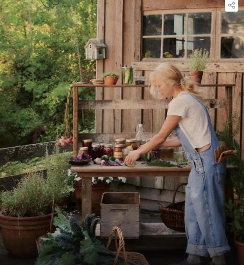 Svi muškarci su uzdisali za njom: Zanosna plavuša je bila simbol devedesetih, a sada je niko ne bi prepoznao, evo kako izgleda!