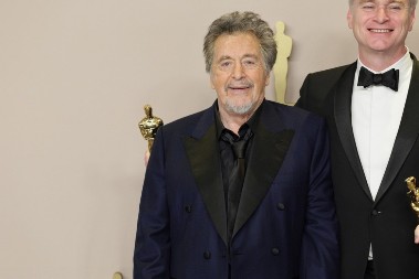 Kod kuće ostavio 54 godine mlađu, da bi se ljubio sa još mlađom? Al Paćino (85) upecan kako razmenjuje nežnosti sa novinarkom, ovo niko nije očekivao?