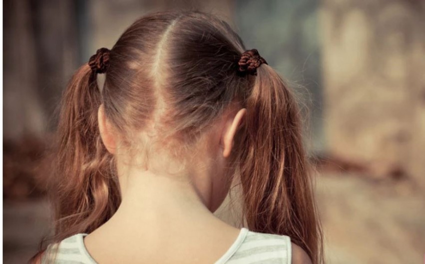 Devojčica je bila jako uznemirena svaki put kad se vraćala od majke: Maćeha primetila čudne stvari, pa otkrila jezivu istinu