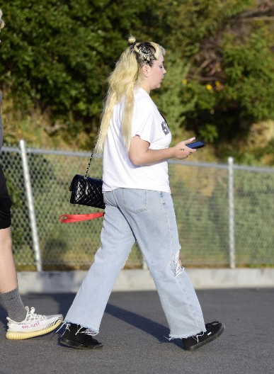 Kada je istetovirala srce na sred lica, odveli su je pravo na psihijatriju: Zvezdu 2000-ih slava uništila do neprepoznatljivosti!