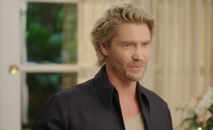 Molio je i preklinjao: Zgodni glumac nikako nije hteo da snimi ovu scenu, još uvek ga proganja