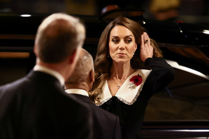 Ko je misteriozni muškarac koji nije skidao pogled sa Kejt Midlton? Internet se usijao zbog ove fotografije!