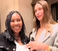 Kamera zabeležila incident: Obožavateljka prišla da se slika sa manekenkom, a onda su "pale" teške reči