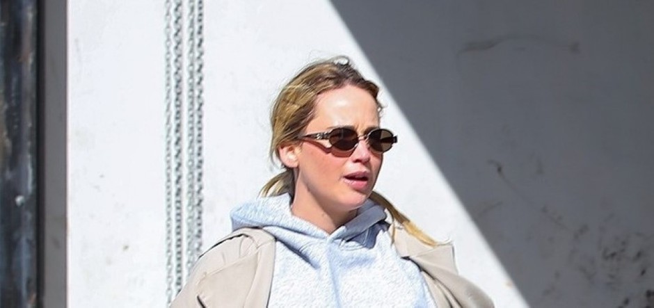 Sa mantilom nema greške: Klasičan model koji morate imati ovog proleća, kroj je savršen, a o boji da ne govorimo