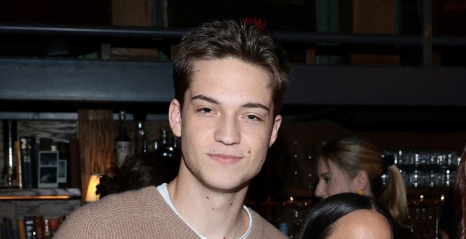 Ovo je najstariji sin fatalne lepotice: Njegovu mamu obožavaju Srbi, zapalila je svet ulogom u sportskoj komediji