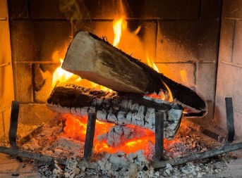 Pepeo od loženja nikada nemojte bacati: Veoma je koristan za kuću - pravo je čudo za mnoge stvari