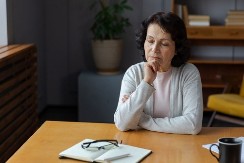 Majku zanemarivala godinama, pa se slomila nad testamentom: Prekasno shvatila svoju neoprostivu grešku