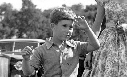 Ovaj dečak slavi 77. rođendan: Ostao bez majke, oboleo od raka, a zbog najnovijeg skandala je pobesneo kao ris