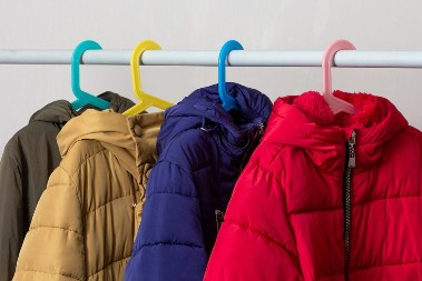 Kako osvežiti zimsku jaknu bez pranja i hemijskog čišćenja: Uz ove trikove izgledaće kao da ste je tek kupili