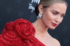 Podmladila se za 20 godina: Glumica se odrekla plave i braon kose, sada fura samo ovu nijansu, a vole je i Srpkinje