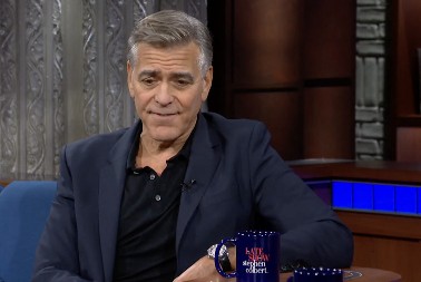 Svi kažu da je novi imidž Džordža Klunija totalni fijasko, čak se i Amal ježi: Evo kako glumac zaista izgleda izbliza, kamera ga uhvatila nespremnog!