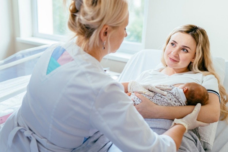 Porodila se i nije htela ni da pogleda bebu: Onda je babica uradila nešto što je sve promenilo