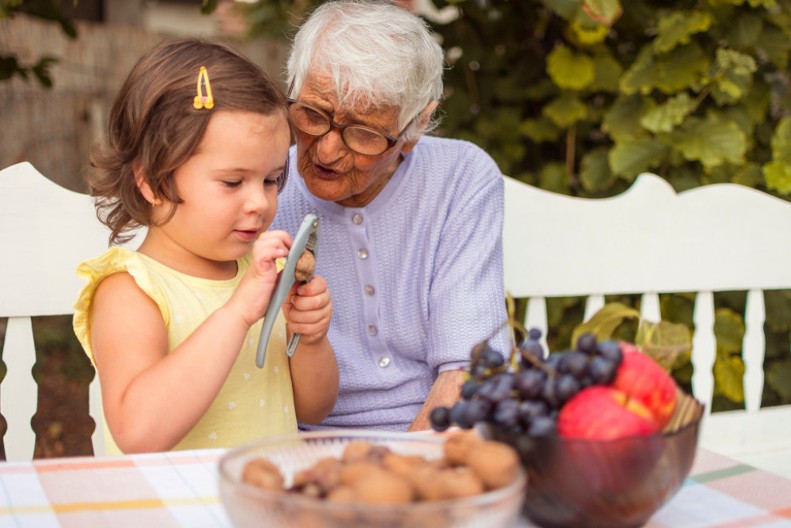 Naše bake su svaki dan jele po šaku ovog voća: Naučnici dokazali da 30 grama značajno smanjuje rizik umiranja od srca