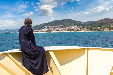Štiti ih od bolesti: Monasi sa Svete Gore svakodnevno jedu ovu namirnicu i imaju dug život