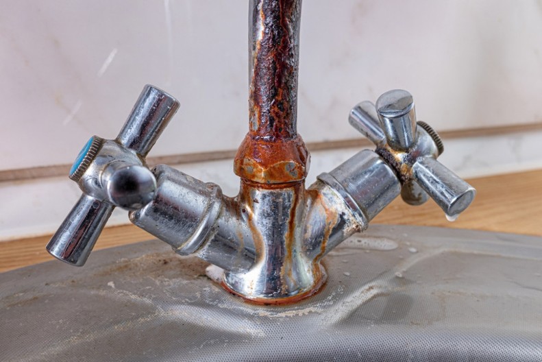 Čudo iz kuhinje protiv rđe: Kombinacija koja košta manje od 30 dinara, a deluje kao hemija