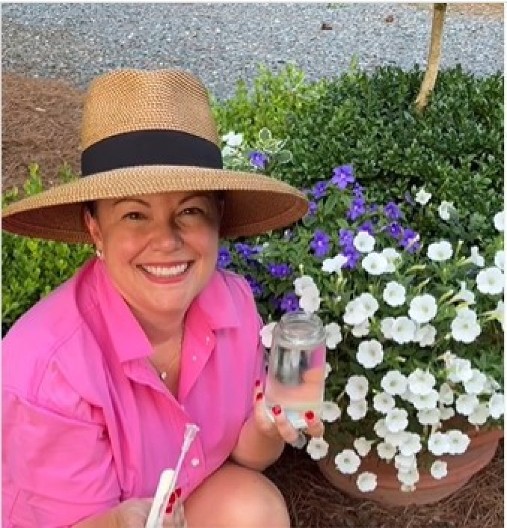 Cvećarka otkrila tajnu raskošnog cveća: „Zalivam ga samo ovom vodom, brže raste i mnogo je bujnije“