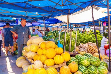 Mnogi leti prave očiglednu grešku, pa se pitaju šta im je: Ne mešajte ovo voće – stomak će vam eksplodirati