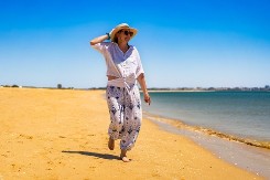 Kako nositi pantalone ako imate preko 50? Ovako ćete izgledati mlađe i vitkije - samo sledite 4 zlatna pravila