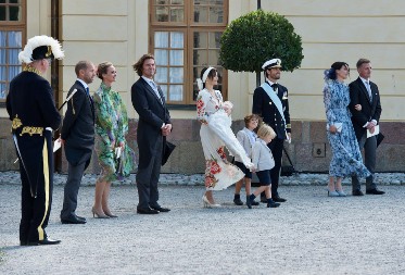 Princ Džulijan (4) zabavio narod: Napravio urnebes na kraljevskoj svečanosti, nećete verovati šta je radio!