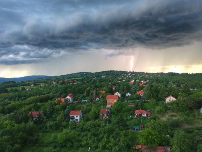 Kad zagrmi 2. avgusta, ne sklapajte ruke – ne krstite se: Veruje se da Sveti Ilija tada ne prašta zlim