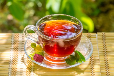 Prirodni čaj koji jača želudac i poboljšava probavu: Deluje protiv čireva, bolova u kostima i poboljšava krvnu sliku