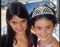 Da li znate ko su ove  devojčice? Odrastale su pred kamerama, izgradile carstvo, a danas je njihovo ime zvučno!