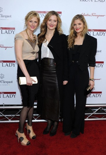 Znate li čije su ovo ćerke? Mama im je poznata glumica, pričali su nema ružnije žene od nje, a muškarci su je obožavali!