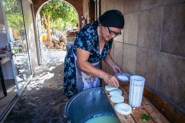 Opasna kombinacija: Šta se događa u organizmu ako uzimate lekove, a pre toga ste jeli jogurt ili sir?