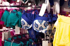 Ako još niste otišli na more, imajte na umu da je ovo HIT kupaći ove sezone: Nosi ga i Džesika Alba, a kod Kineza košta 850 dinara