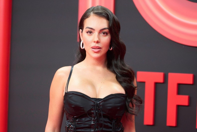 Georgina Rodrigez ne zna da se obuče: Svi se pitaju šta li će Kristijano reći kad vidi ovu fotografiju?