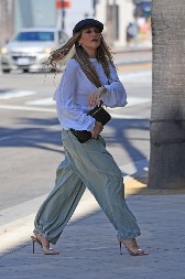 Drama u Istanbulu: Dženifer Lopez nisu pustili u Šanelovu prodavnicu, obezbeđenje joj preprečilo put