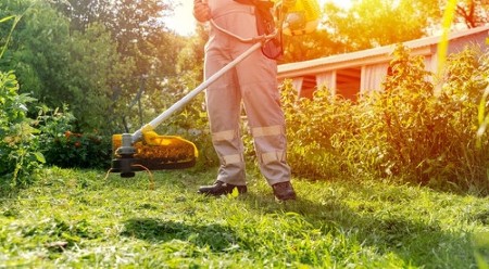 Baštovani upozoravaju: U ovom delu dana izbegavajte košenje trave, jer tako možete uništiti travnjak!