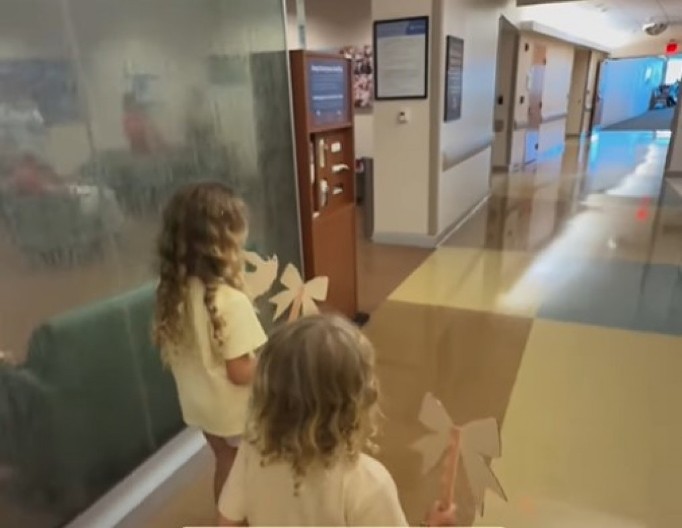 Raznežiće vas do suza: Tata otkrio deci da su dobili sestre bliznakinje, njihova reakcija topi i najtvrđa srca