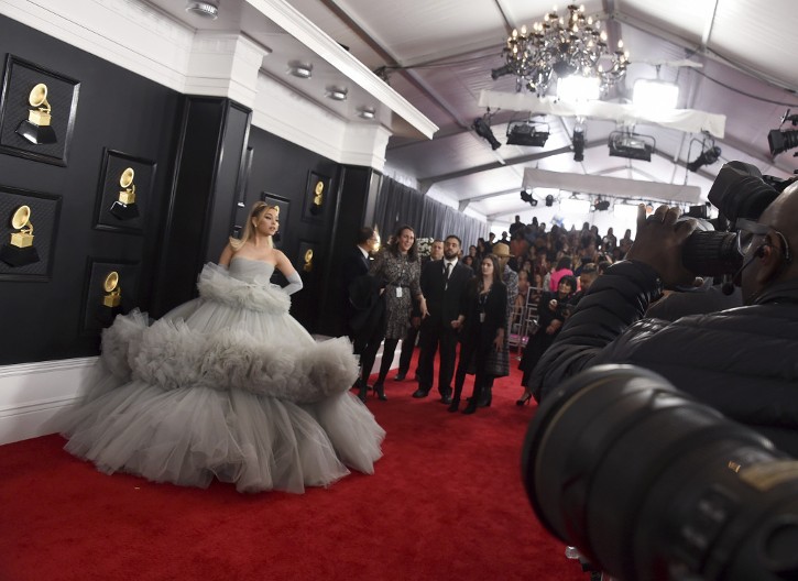 Istetovirana od glave do pete: Pevačica se transformisala kao nikad do sad, izgleda kao druga osoba, a pogledajte joj tek kosu