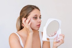 Zaboravite na korektor: Dermatolozi otkrivaju kako da se podočnjaka rešite na jednostavan način