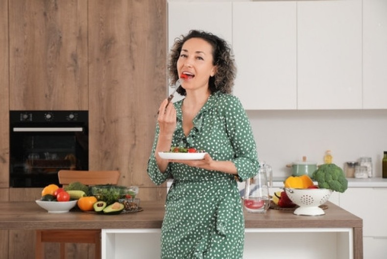 Dijeta predviđena za žene iznad 50 godina: Skida do 14 kg, ima 3 faze, a prva dva dana su ključna