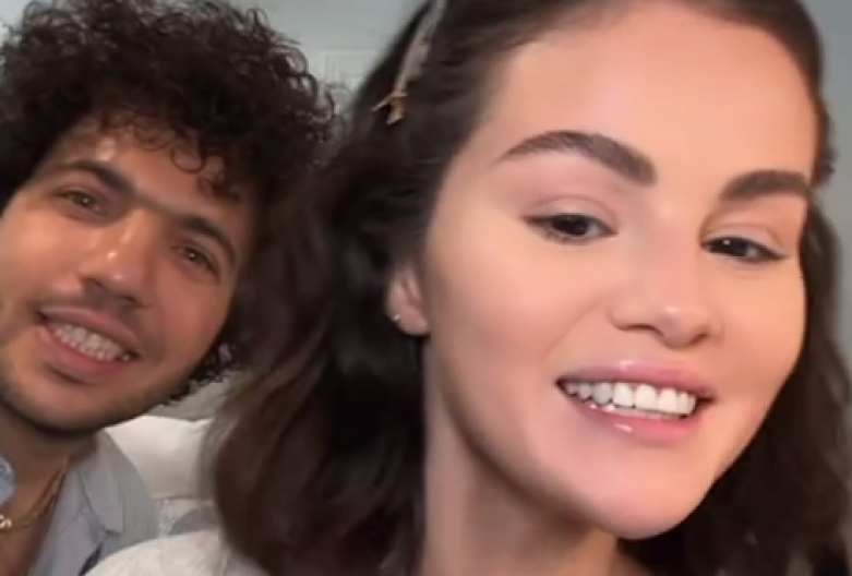 Ona je baš hrabra: Selena Gomez je dozvolila verniku da je našminka, malo je reći da je napravio haos, zumirajte ovaj detalj