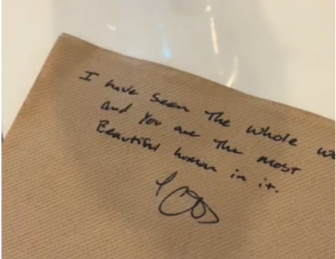 Dok je čekala let, pilot je ostavio poruku na njenom stolu: Te reči ostaće joj urezane u sećanju do kraja života