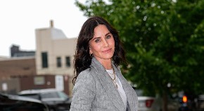 Crvenilo, podočnjaci, bore: Glumica skinula šminku i pokazala svoje pravo lice, jedva smo je prepoznali