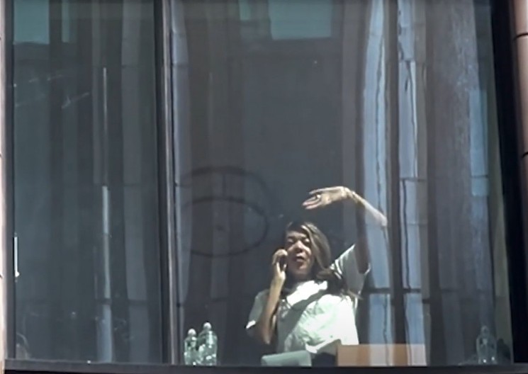 Poznata voditeljka kroz prozor dozivala pomoć: Ubrzo je odvezena u bolnicu, razlog je neverovatan