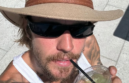 Potpuno drugi čovek: Džastin Biber konačno obrijao zapuštenu bradu i brkove, sada izgleda duplo mlađe