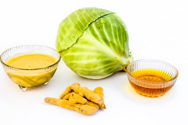 Pomaže kod pluća: Obloge od kupusa i meda efikasno rešavaju suvi kašalj, astmu i bronhitis