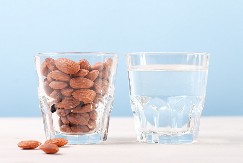 Uveče sam stavila bademe u vodu: Sutradan sam ih pojela i rešila problem koji me muči godinama