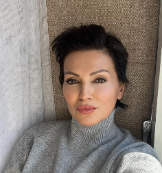 Nina Badrić nosi torbicu koju svi žele ovog proleća: Košta 880 evra, ali da li zaista vredi tih para?