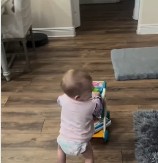 Deda naučio unuku neverovatan trik: Preslatka beba raspilavila ljude kada je pokazala šta zna da uradi