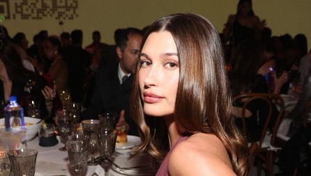 Pokazala zmijsko telo: Manekenka se slikala u kupaćem koji će biti hit leta 2025. godine, a sve zahvaljujući ovom printu